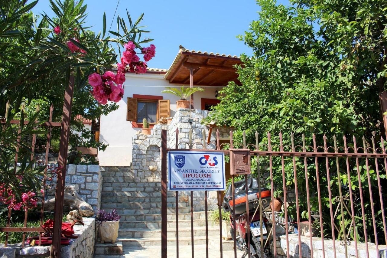 Amanda Selinitsa Exterior foto